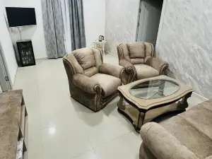 豪華廣場酒店靠近EVN茲瓦爾特諾茨機場