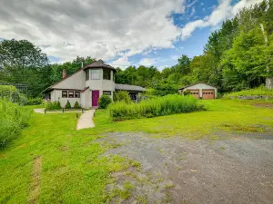 Catskills Mountain Cabin in Bloomville!