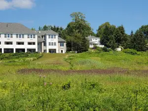 Strawberry Hill Seaside Inn