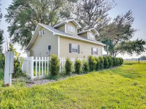 Waterfront Lake Poinsett Retreat w/ Fire Pit!