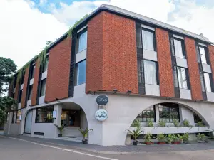 Hotel Idyllic Inn