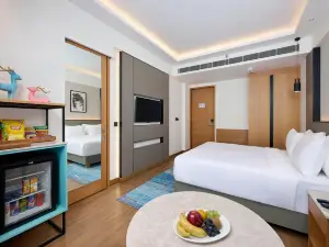 Iris Sarovar Portico