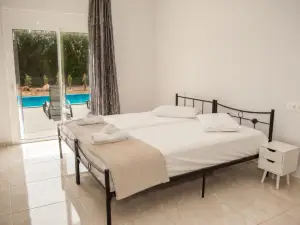 About Summer Villa Thea