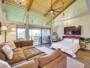 Chic Waikoloa Condo w/ Lanai + Complex Pools!