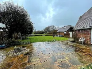 Stunning Detached Cottage with Poole Views and Hot Tub