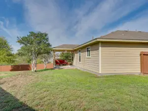 Sunny Universal City Home ~ 18 Mi to San Antonio!