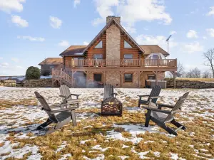 Luxury Log House w/HotTub, Sauna, Game Room, Views, on 32 Acres, over 4,500sq.ft