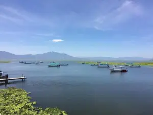 Hermosa Casa en Orilla del lago -Zona de villedos-