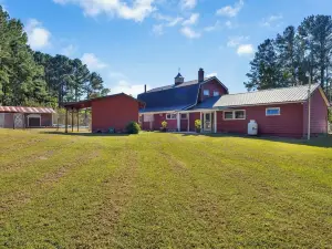 Pet-friendly 3BR Lake House Firepit + Pier