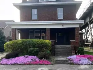 629 on Main Rental B Upstairs<br>