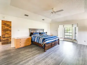 8 Mi to Lewisville Lake: Peaceful Countryside Home