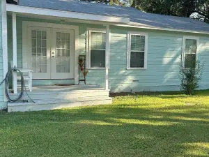 Gorgeous quiet and cozy 3 bedroom/ 2 bathroom home awaits you!