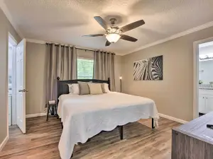 Serene Live Oak Home w/ Fire Pit by River + Sosmp!