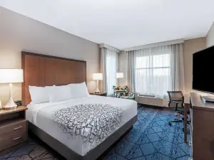 La Quinta Inn & Suites by Wyndham Kansas City Beacon Hill