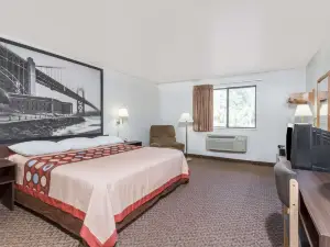 Super 8 by Wyndham Prince Frederick