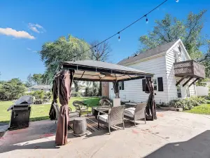 Brett's Bungalow! 2 Bed Townhome! Close To Lambeau! 2 Bedroom Townhouse by RedAwning