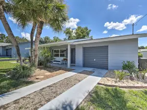 Dock, Kayaks & Bicycles: Crystal River Getaway!