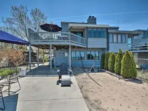 Lakefront Family Retreat w/ Grill: Steps to Beach!