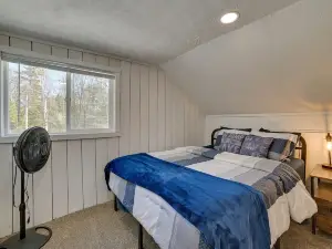 Cozy Waterfront Hale Cottage on Long Lake!