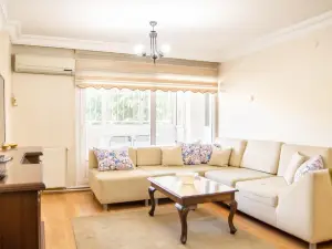 Colorful Flat with Balcony in Bayrakli