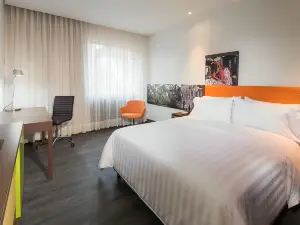 Hampton Inn by Hilton Cali