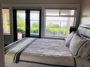 Saanichton Waterfront 2Br Suite with Superb Views