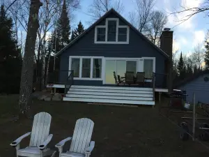 Newly Remodeled 4 bedroom Cottage with Stunning views of Beautiful Lake Metonga