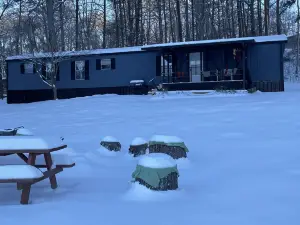 Secluded Lakefront Retreat: Fishing/Kayak/Paddleboard/Pets are Welcome