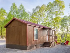 Lake View Nature Cabin at Bear Bluff Retreat