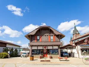 Sugar River Suite - Your Sweet Escape in the Heart of it All!