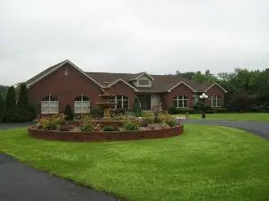 PICKLEBALL, Heated Pool, Game Room, Outdoor Oasis, Tennis, Basketball, & woods!