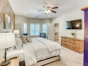 Mountain home near Yosemite with sweeping views, high-speed Starlink internet