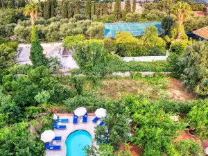 โรงแรมเรจินา ซอร์เรนโต