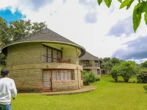 Koi Koi, Fort Portal