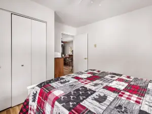 Riverfront Retreat - Cozy Cabin with Woodstove, Fire Pit