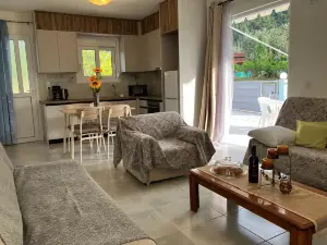 Kamena Home Apartment in Kamena Vourla