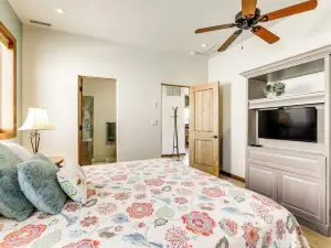 Walkable Apt in Carbondale: 'luxury Artist's Loft'
