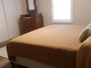 Spacious family-friendly 4-bedroom house in downtown Tell City