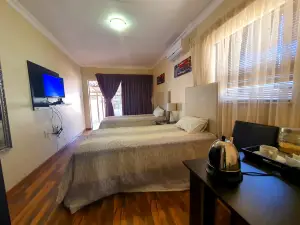 Double Room in Tenacity Guesthouse