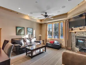 Luxurious Condo Sleeps 6! - Silver Mtn #208 by Bear Valley Vacation Rentals
