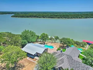 Spacious Palo Pinto Home Private Dock and Pool