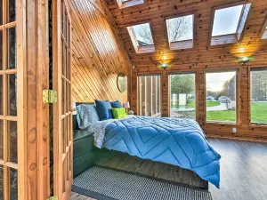 Lakefront Applegate Retreat w/ Private Beach!