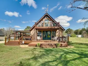 Lakefront Virginia Retreat - Deck, Grill, & Kayaks