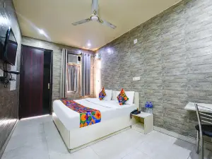 FabHotel Model Town
