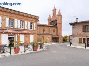 Sur la Place , Centre Village Cosy & Calme 2CH