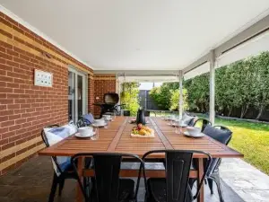 Spacious Pet Friendly Ping Pong Table