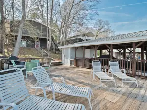 Lake Tillery- Beautiful sunrises, large screened porch, and newly renovated home