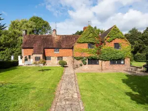 Country Home with Tennis Court & Hot Tub