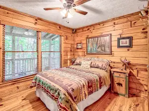 Secluded cabin on stocked lake with hot tub, deck & outdoor kitchen