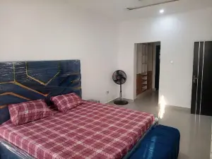 Shimawa-House-Sleeps4-Luxury&Privacy-24 7 Security
